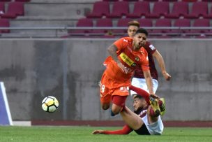 Cobreloa golpea la mesa y le da un 