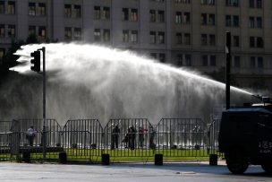 Santiago centro: Metro cierra estaciones por incidentes en el exterior