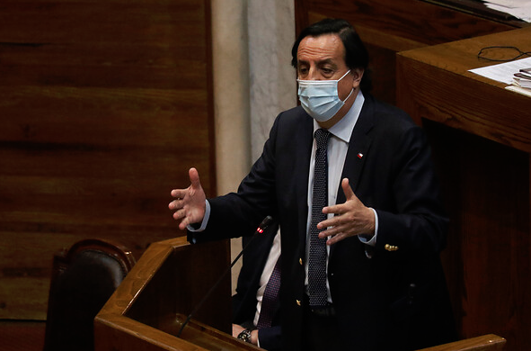 Cámara de Diputados aprueba acusación constitucional contra ministro Víctor Pérez y queda suspendido de su cargo