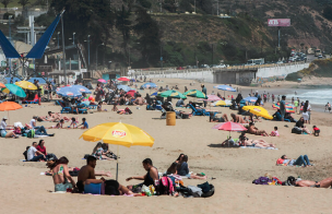 Alcaldesa Reginato solicitó adelantar temporada de playas en Viña del Mar