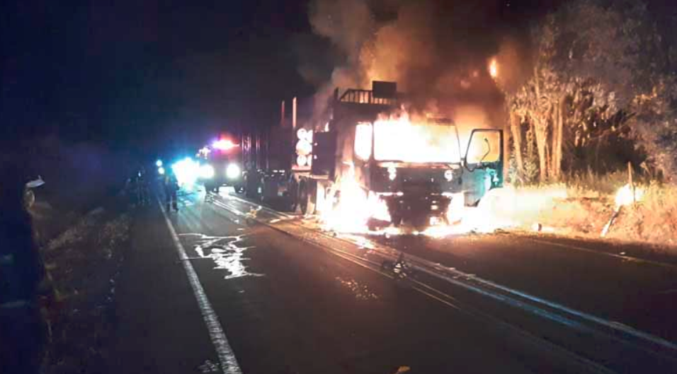 Confederación de Dueños de Camiones emplazó al Gobierno y a Carabineros tras nuevo ataque incendiario en Collipulli: “Se ha llegado a una situación límite”