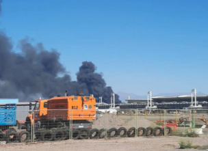 Gran incendio se registró en bodega de neumáticos de Renca