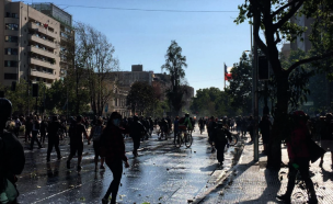 Nueva jornada de manifestaciones e incidentes en la capital: Carabineros reporta a 21 detenidos