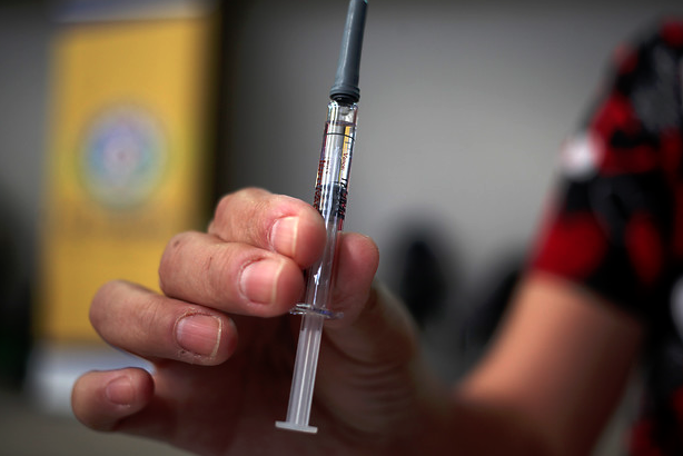 ISP recibe solicitud para autorizar uso provisional de la vacuna de Pfizer