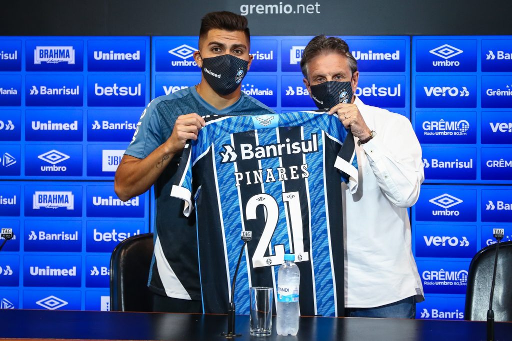 César Pinares fue presentado en su nuevo club: “Escogí Gremio por la grandeza que tiene”