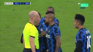 Arturo Vidal fue expulsado por protestas en el duelo del Inter vs. Real Madrid en Champions League