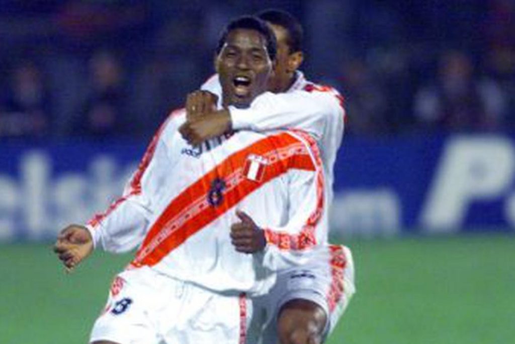 Juan José Jayo, ex seleccionado de Perú: “A pesar de sus ausencias, Chile no deja de ser una selección dura”