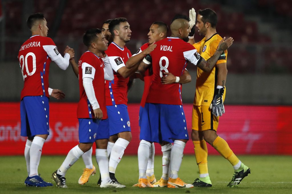 DT de la Roja destacó el saludo entre Vidal y Bravo: “Es la importancia de dos liderazgos diferentes; tienen respeto por la bandera”