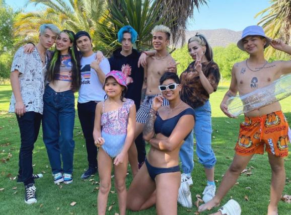 Camila Recabarren visitó la “casa reality” de los tiktokers chilenos