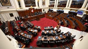 Congreso de Perú sesiona para definir quién asumirá la Presidencia de la República