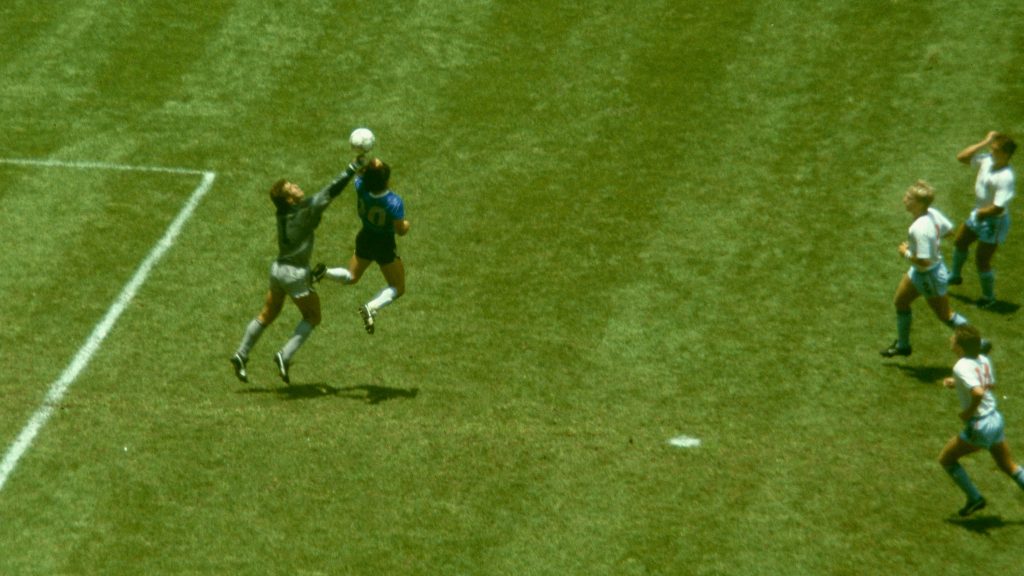 Peter Shilton, la “víctima” de la “mano de D10S”: “Me puso triste la muerte de Maradona, pero nunca me pidió perdón”