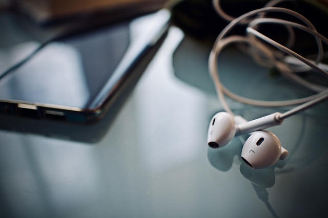 Ley “Chip de Radio”: Empresas deberán habilitar función para escuchar radio en celulares