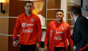 Alexis y Claudio Bravo llegaron a Chile y ya entrenan con la Roja de cara a las Clasificatorias