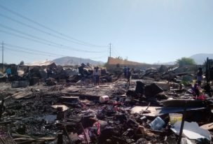 Habilitan albergue transitorio para las 65 familias afectadas tras incendio en Cerro Navia