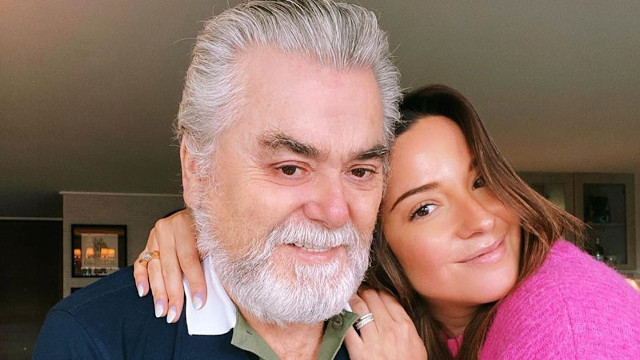 Con inédita fotografía de su infancia: “Kel” Calderón se unió a los saludos por el “Día del Padre”