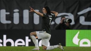 Edinson Cavani ofreció disculpas tras anunció de que será investigado por la FA