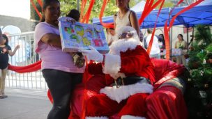 ¡Llegó el 'Viejito Pascuero! Niños de Chile abren sus regalos en esta Navidad 2020