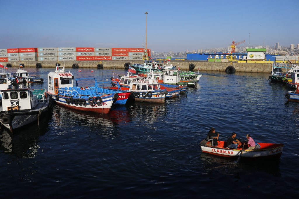 Encuentran cuerpo sin vida flotando en el muelle Prat de Valparaíso