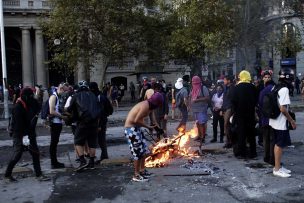 Carabineros reportó 30 detenidos por desórdenes en el centro de Santiago