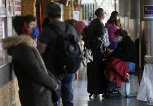 Fin de semana largo: 35 mil personas han salido de Santiago desde terminales de buses