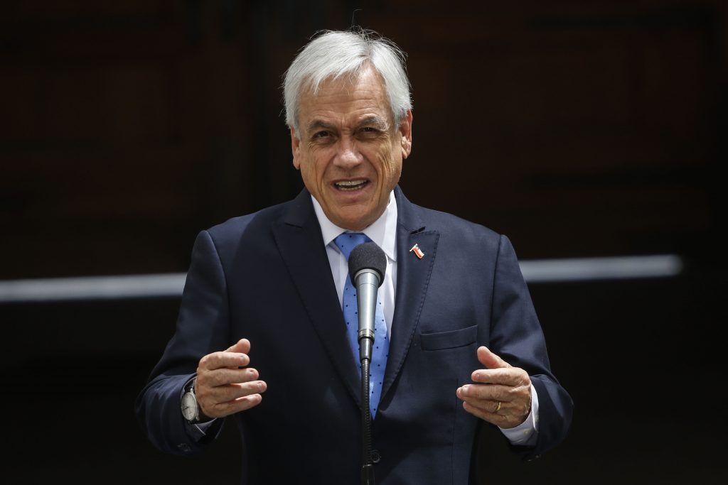 Presidente Piñera se disculpó por pasear por playa sin mascarilla: “Fue un error que lamento”