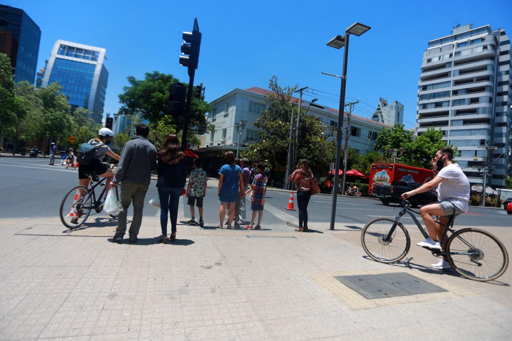 Las Condes, Vitacura y otras 6 comunas de la Región Metropolitana retrocedieron en plan “Paso a Paso”