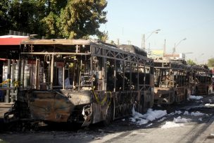 Piden dar urgencia a proyecto que sanciona vandalismo en el transporte público