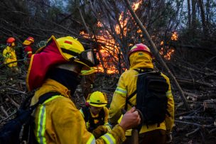 Mantienen Alerta Roja por incendios forestales en Valparaíso y Quilpué