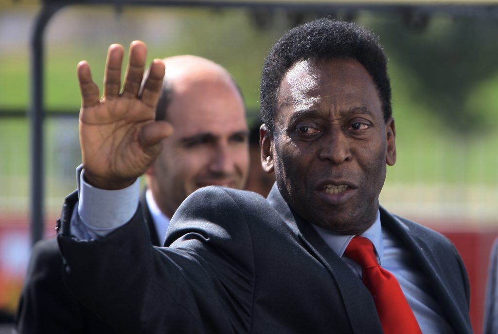 “Te admiro mucho”: Pelé felicitó a Messi por igualar su récord de goles en un mismo club