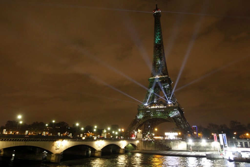 Francia espera iniciar vacunación contra el COVID-19 a fines de diciembre