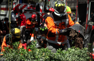 Falleció hombre que cayó por una cámara de alcantarillado en Santiago