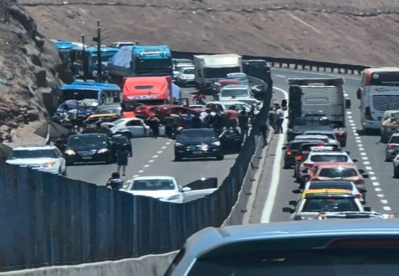 Se registra colisión múltiple en Alto Hospicio: hay 11 vehículos involucrados