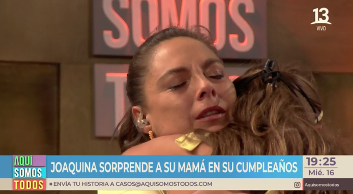 Ángeles Araya “explotó” en llanto ante sorpresa de su equipo de “Aquí Somos Todos”