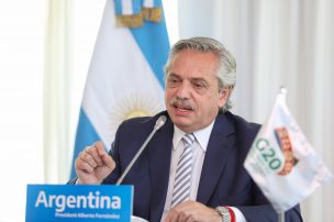 Argentina prevé vacunar a 330.000 personas contra el Covid-19 este mes tras alcanzar acuerdo con Rusia