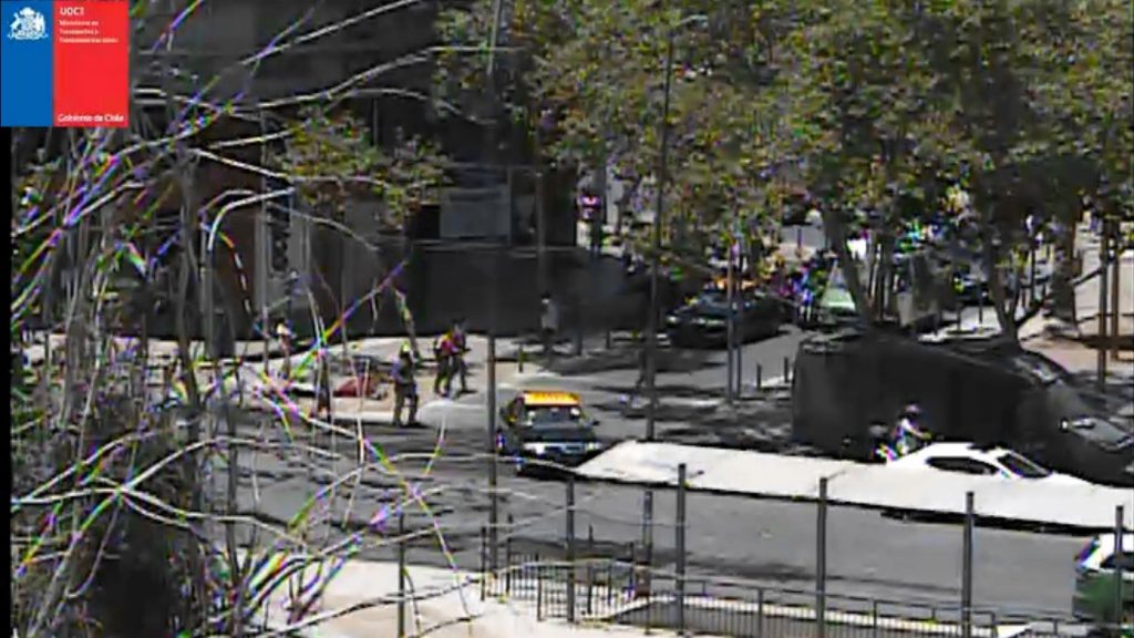 Vendedores ambulantes arman barricadas cerca del Costanera Center