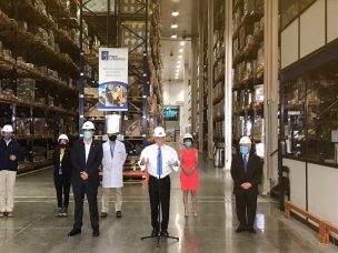 Presidente Piñera visita centro de almacenamiento de vacunas: 