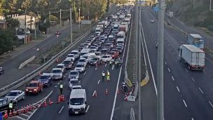 Taco de 10 kilómetros en Ruta 5 Sur por cordón sanitario