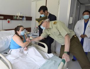 Ministro Delgado y general Yáñez visitaron a carabinera que le amputaron su pierna y que hoy sería dada de alta