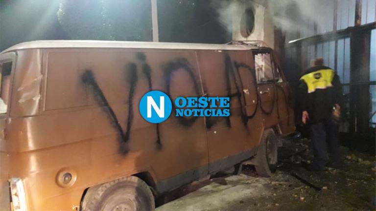 Chileno de 78 años es acusado de violación a una joven en Argentina: familia de la víctima le quemó la casa en “venganza”