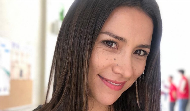“¡Son iguales!”: Loreto Aravena posó junto a su madre y sorprende con el increíble parecido que mantienen