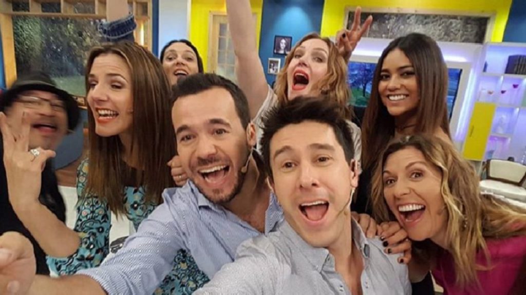 Periodista de matinal “Hola Chile” dejará el espacio tras 3 años y medio: no se llegó a acuerdo con la señal
