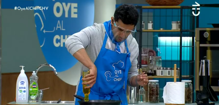 El fail que protagonizó Juan Pablo Queraltó en “Oye al Chef”: terminó quemando el piso del set