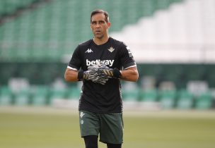 Claudio Bravo le dio malas noticias a Real Betis y Manuel Pellegrini