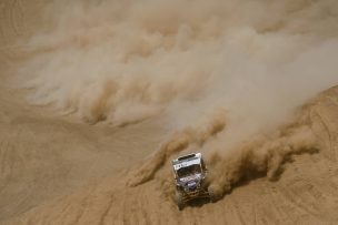 'Chaleco' López asiste a piloto accidentado y gana la Etapa 7 del Dakar