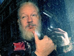 Tribunal británico decide este lunes si extradita a Assange a Estados Unidos