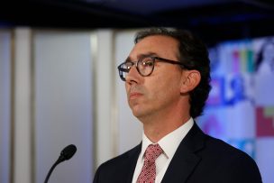 Ministro Figueroa reitera que la vuelta a clases se realizará en marzo de este año