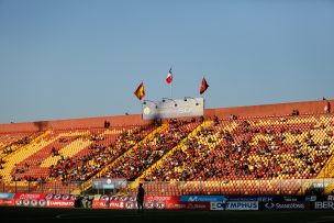 Hinchas de Unión Española protestaron contra el plantel y Jorge Segovia en Santa Laura