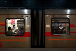 Metro: Línea 4 se encuentra con retrasos en su frecuencia y pasajeros reportan largas esperas