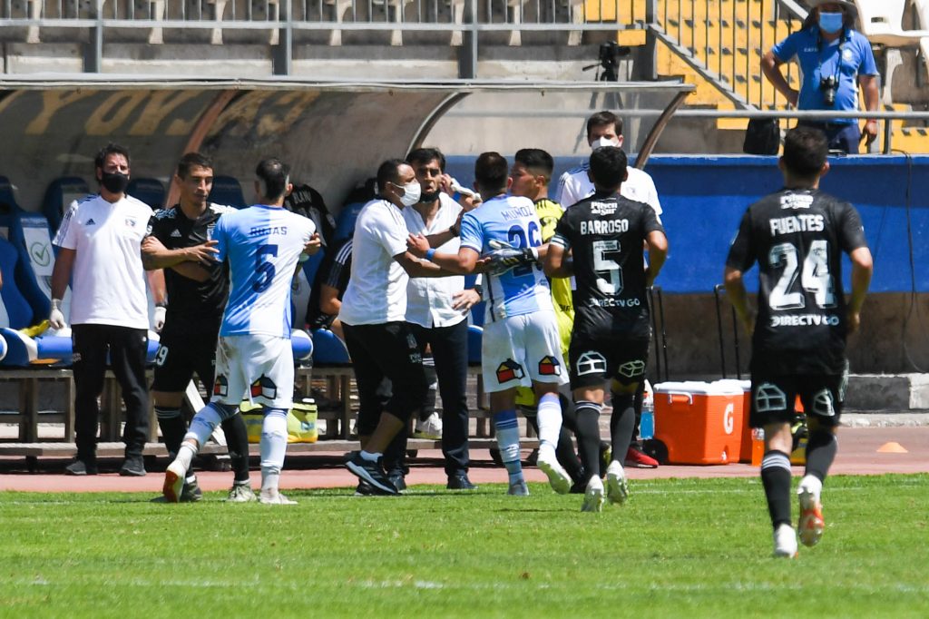 “Hay que tener la cordura suficiente…”: capitán de Antofagasta abordó el gesto obsceno del DT de Colo Colo