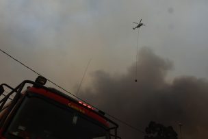 CONAF concentra labor en limitar avance del fuego en la Reserva Lago Peñuelas